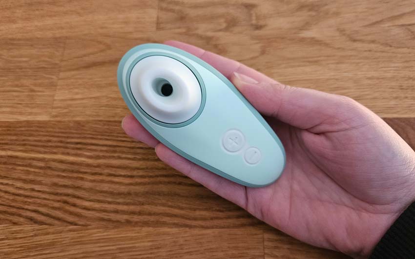 Womanizer Liberty 2 dans la main